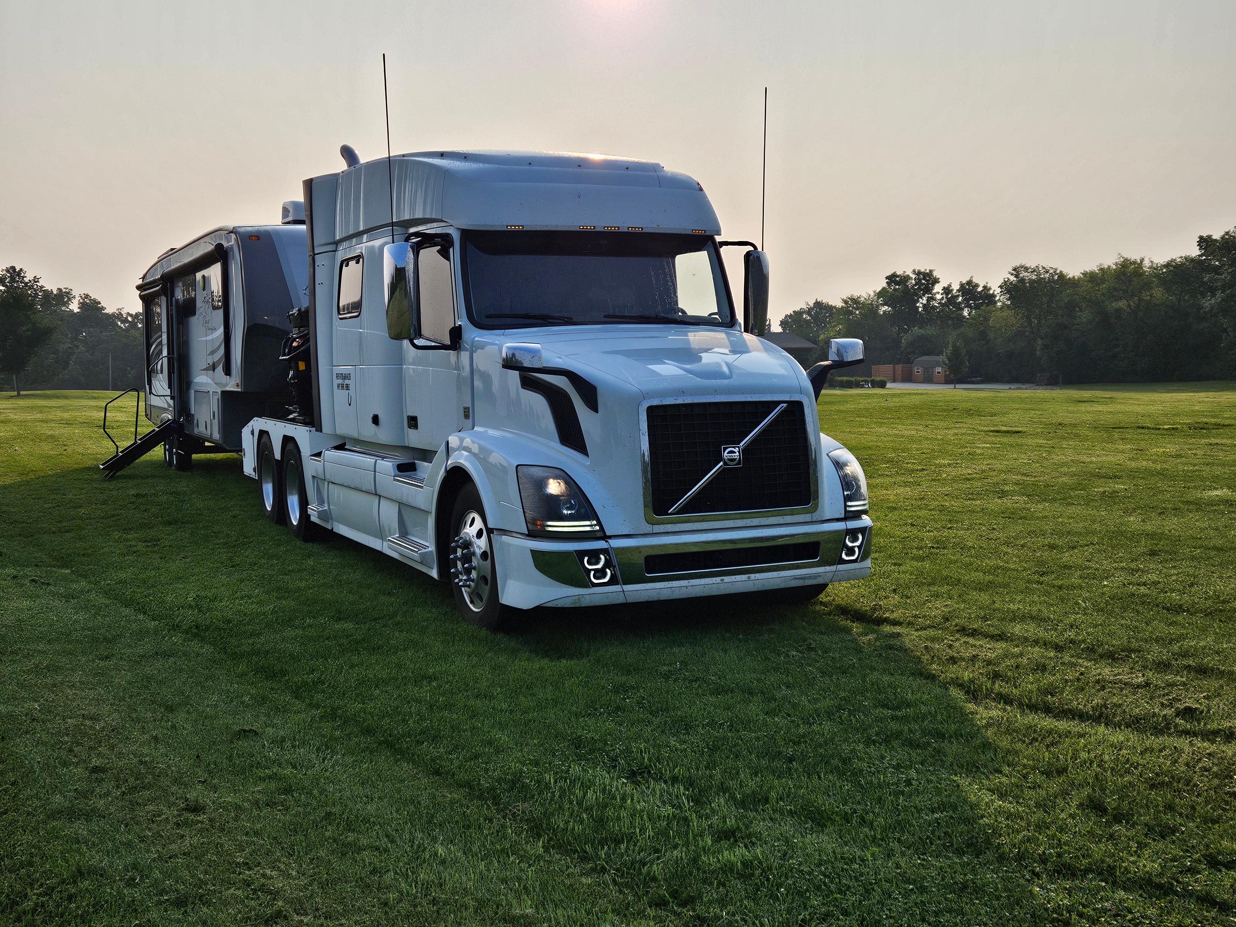 2017 Volvo VNL 730 Mid Roof HDT RV Hauler For Sale
